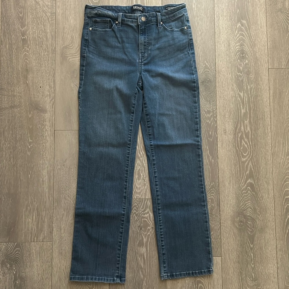 Women’s Straight Leg Jeans